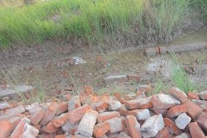 मोतिहारी में घटिया निर्माण से एक माह बाद ही ध्वस्त हो गया नाला, जांच का आदेश