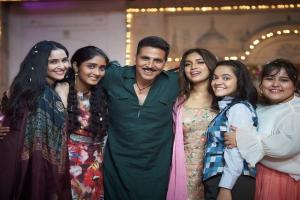 अपकमिंग फिल्म 'रक्षाबंधन' की रिलीज से एक महीना पहले अक्षय ने शेयर की खास तस्वीरें