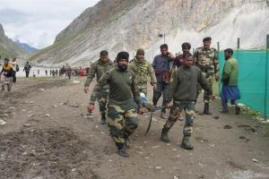 सैलाब में लापता 40 अमरनाथ यात्रियों की तलाश में जुटी सेना, एक दर्जन से अधिक श्रद्धालुओं की हो चुकी है मौत