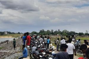 कोडरमा में पंचखेरो डैम में नाव पलटी, एक ही परिवार के आठ लोग लापता