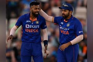 क्रिकेट इतिहास में लगातार 13 टी- 20 मैच जीतने वाले पहले कप्तान बने रोहित शर्मा