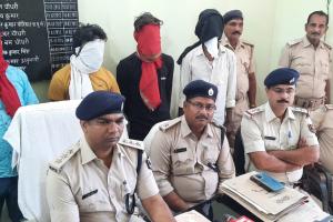 मोतिहारी में फाइनेंस कंपनी लूटकांड का खुलासा, चार अपराधी गिरफ्तार, हथियार बरामद