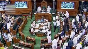 लोकसभा में हंगामें की भेंट चढ़ा प्रश्नकाल और शून्यकाल, बैठक दिनभर के लिए स्थगित