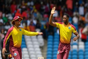 वेस्टइंडीज ने दूसरे टी-20 में भारत को 5 विकेट से हराया, पांच मैचों की श्रृंखला 1-1 की बराबरी पर