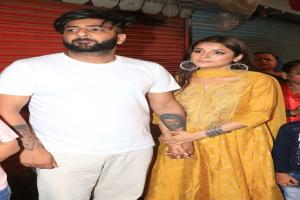 शहनाज गिल ने किया लाल बाग के राजा का दर्शन, भाई के हाथ पर बने टैटू ने खींचा सबका ध्यान