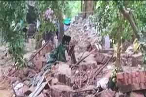 यूपी में भारी बारिश ने मचाई तबाही, लखनऊ में गिरी दीवार, दबकर तीन बच्चों समेत नौ की हुई मौत