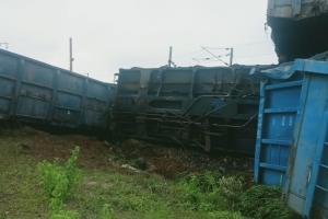 बिहार में मालगाड़ी के 20 डिब्बे पटरी से उतरे, कई ट्रेनों के मार्ग में परिवर्तन