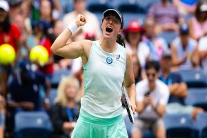 यूएस ओपन के क्वार्टर फाइनल में पहुंचने वाली पहली पोलिश महिला बनीं इगा स्विएटेक