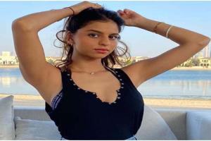 स्टनिंग लुक में स्पॉट हुईं किंग खान की लाडली सुहाना खान