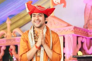 धीरेंद्र शास्त्री से मिलने आई मुस्लिम महिला ने कहा बाबा ही है सच्चे संत