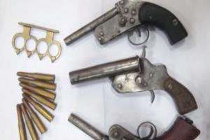 Motihari: पुलिस ने अपराधियों को योजना बनाते समय दबोचा