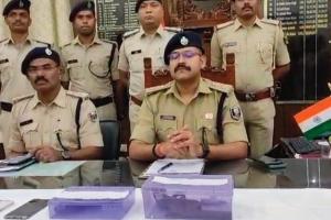 लूट की योजना के पूर्व चार बदमाश गिरफ्तार,दो आग्नेयास्त्र, कारतूस व चोरी की बाइक बरामद