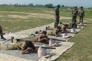 कैडेटों ने चांदमारी में की फायरिंग