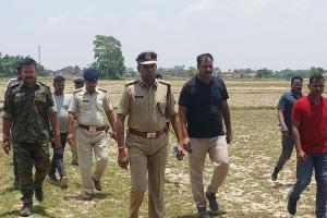 #Motihari Encounter: बेतिया डीआईजी जयकांत पहुचे घोड़ासहन, एनकाउंटर स्थल का किया निरीक्षण 