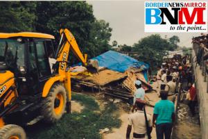 मोतिहारी में DRM के आदेश पर चला बुलडोजर, रेलवे की जमीन से हटाया गया अतिक्रमण