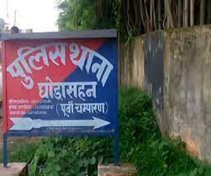 घोड़ासहन में दिनदहाड़े किराना दुकानदार से एक लाख की लूट, तीन हथियारबंद बदमाश फरार