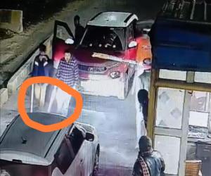 सुगौली फूलवरिया टोल प्लाजा पर बवाल, डंडों के साथ धमकाने का वीडियो वायरल