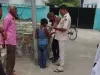 हनक: मोतिहारी में एसडीओ के गार्ड ने पोल में बांध की बच्चे की पिटाई, वीडियो वायरल
