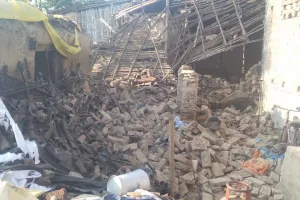 बिग ब्रेकिंग: मोतिहारी में दीवार गिरने से मलबे में दबा पांच साल का बच्चा, मौत