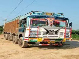मोतिहारी में ट्रक के चपेट में आने से अधेड़ की मौत, ग्रामीणों ने खदेड़ कर पकड़ा ट्रक
